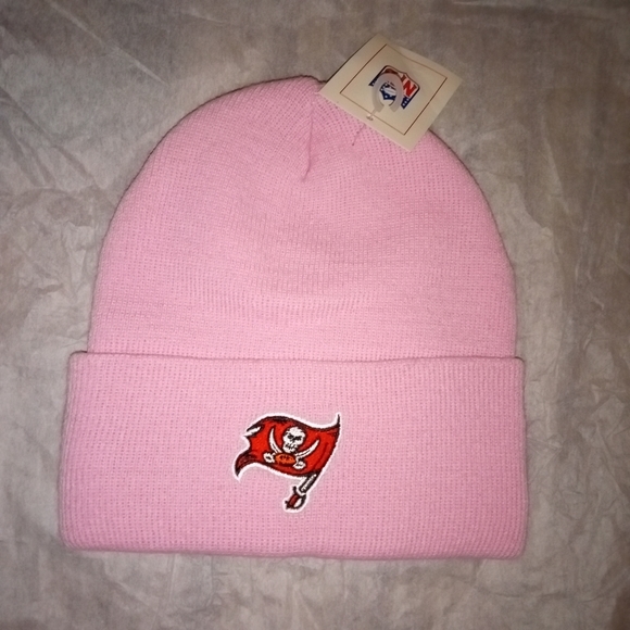 NFL Accessories - Tampa Bay Buccaneers women's NFL beanie hat new with tags